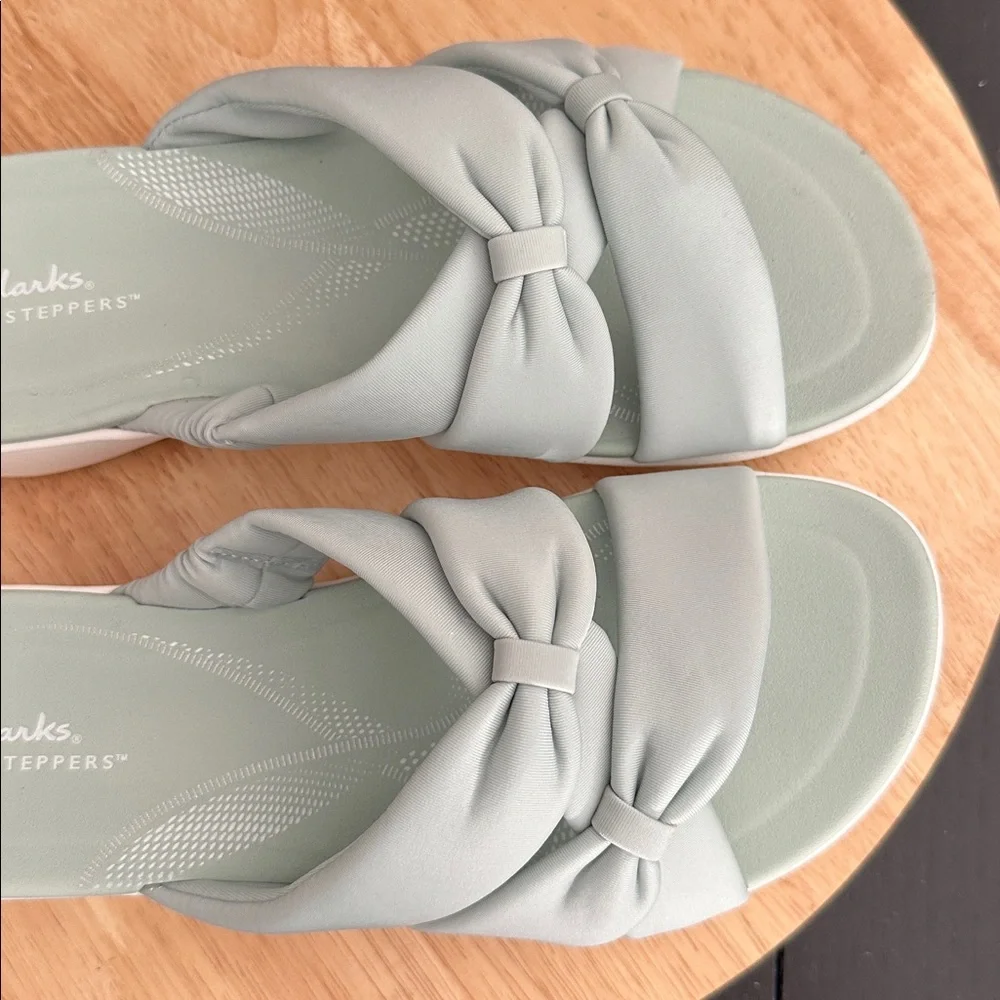 Clarks Cloudsteppers Washable Thong Sandals - BreezeRae Ava 8.5wide sage